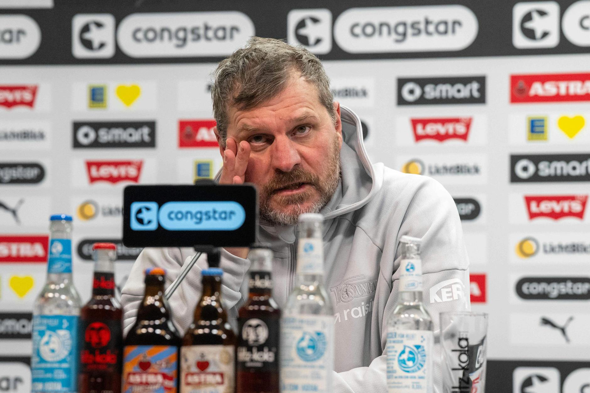 Union-Trainer Steffen Baumgart freut sich über den Sieg beim FC St. Pauli und teilt gegen Kritiker aus.