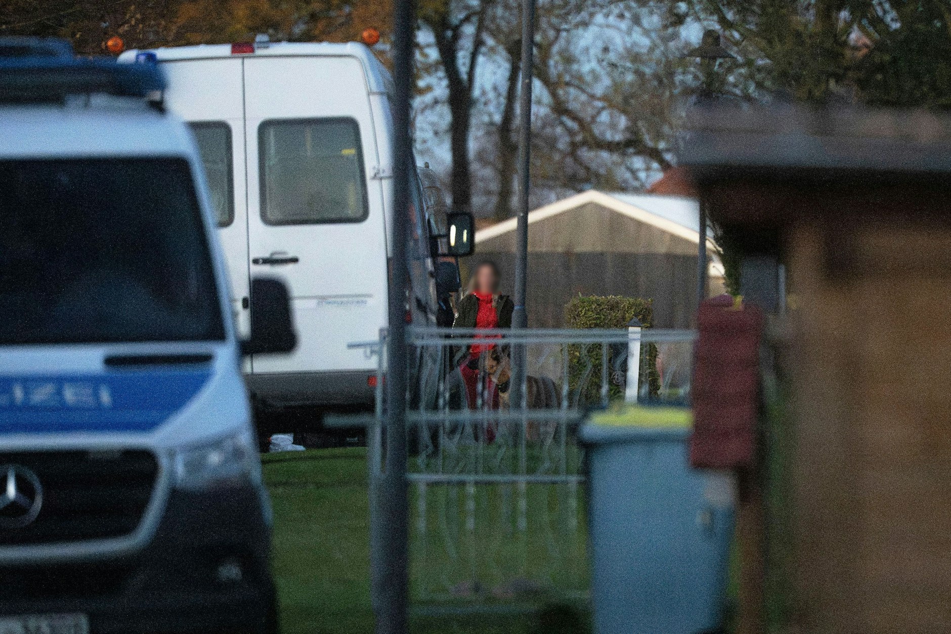 Am 6. November wurde diese tatverdächtige Frau festgenommen und sitzt seitdem wegen dringenden Mordverdachts in Untersuchungshaft.