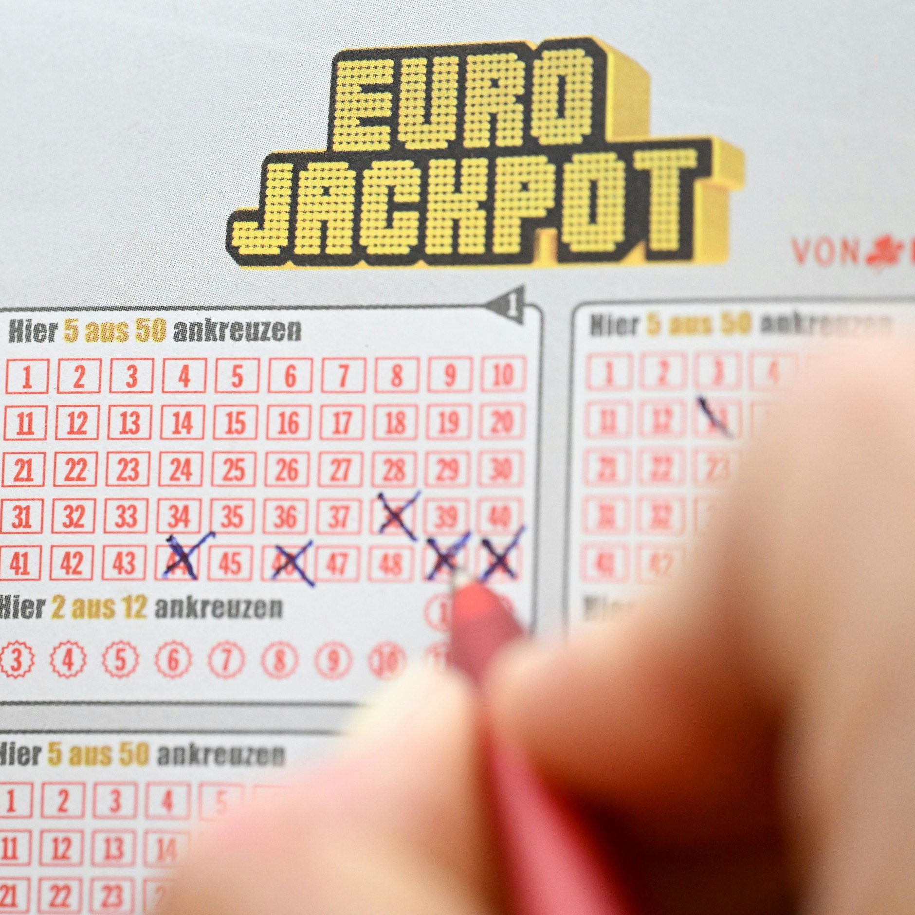 Wer in Bayern oder Baden-Württemberg in der vergangenen Woche beim Eurojackpot mitgespielt hat, sollte dringend seinen Lottoschein kontrollieren.