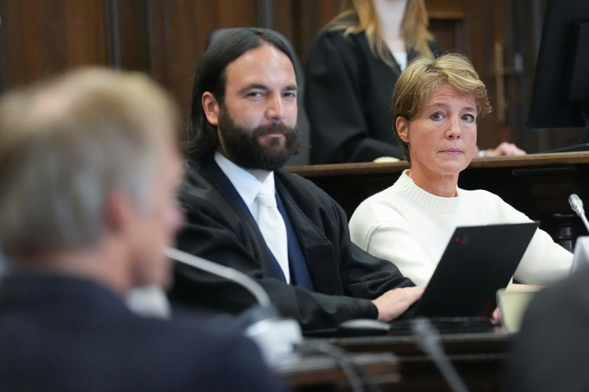 Christina Block (r.) sitzt neben Anwalt Ingo Bott. 