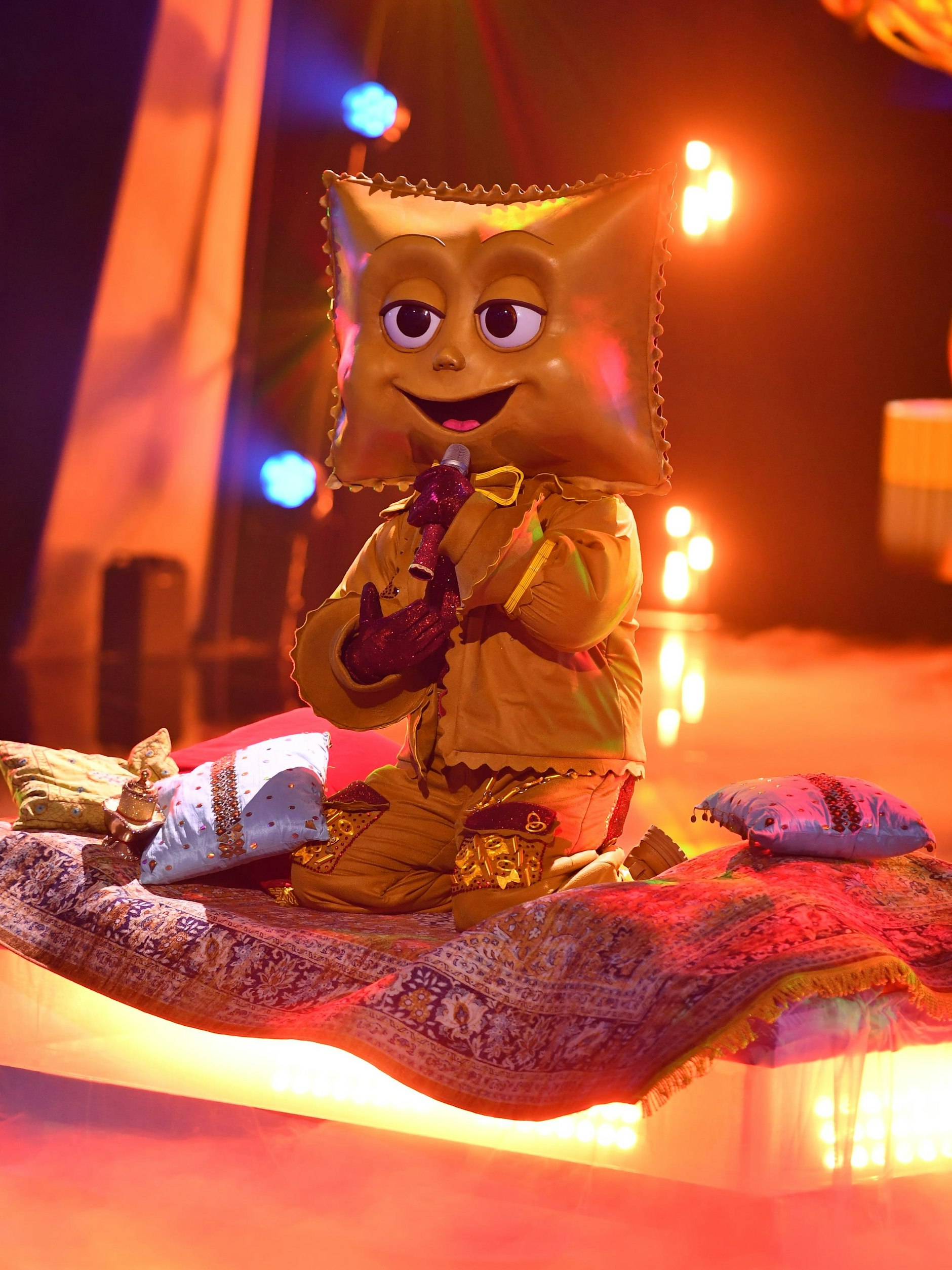 Eigentlich sollte man die Stars unter den Masken nicht sofort erkennen – bei Ravioli klappte das auf der „Masked Singer“-Bühne dieses Mal nicht ganz.