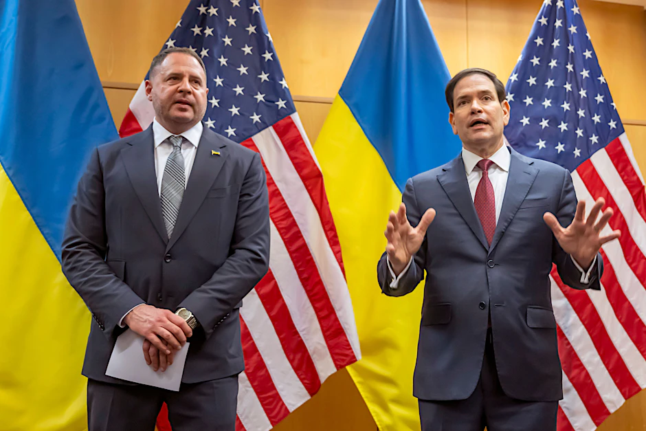 Genf: Andrij Jermak (l.), Leiter des Präsidialamts der Ukraine, und US-Außenminister Marco Rubio geben eine Stellungnahme ab.