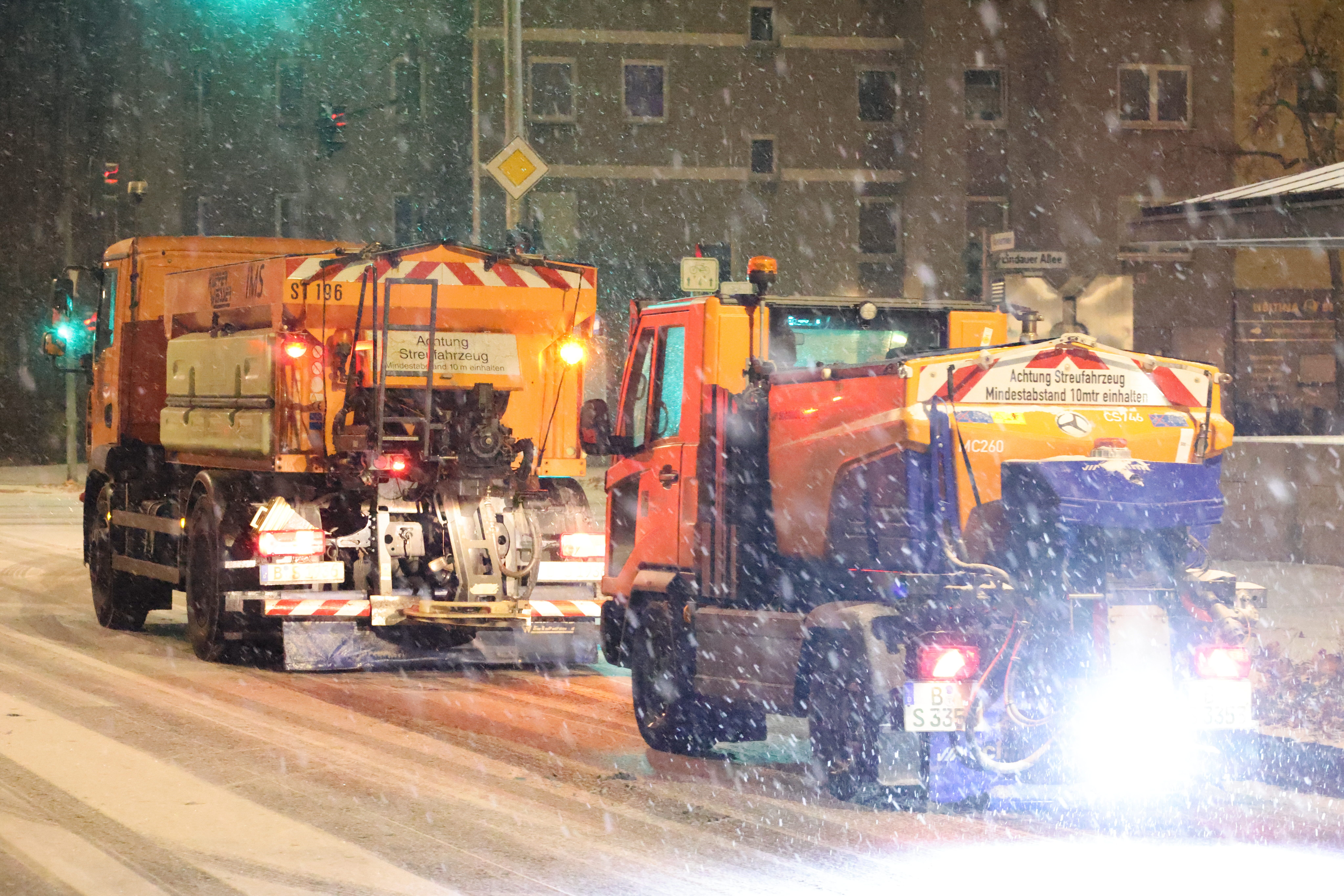 Schnee-Chaos in Berlin: BVG-Busse fahren unregelmäßig, Vollsperrung auf der A10