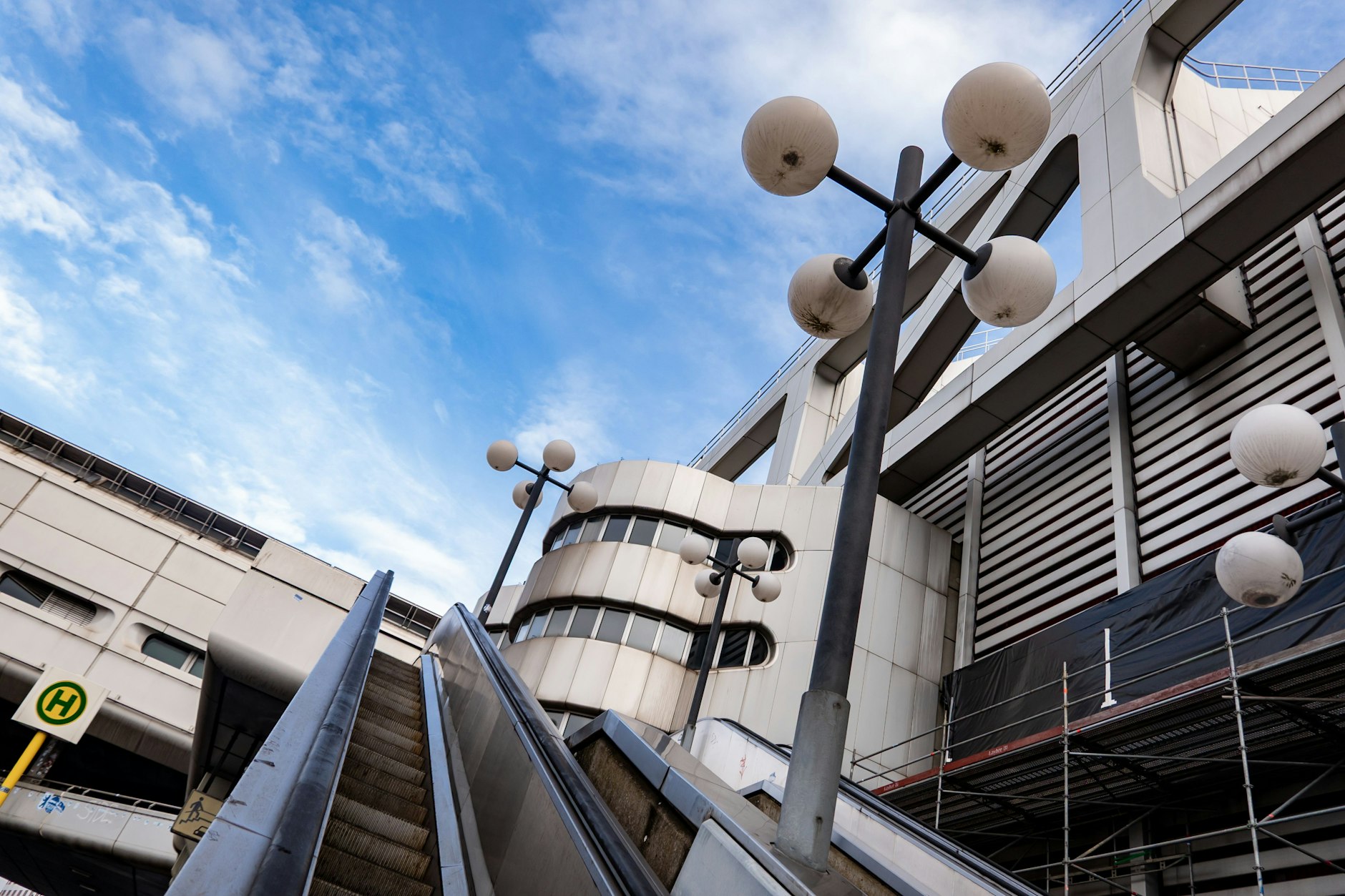 Auch auf dem Gelände des ICC International Congress Center in Berlin wurde für „Sunrise on the Reaping“ gedreht.
