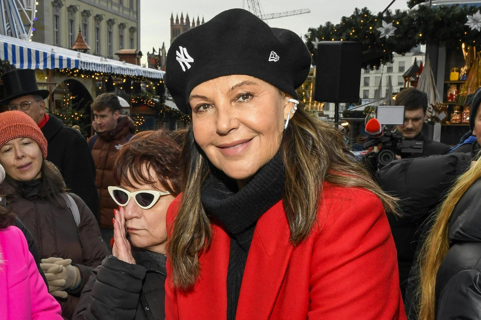 Der längste Berlins! Natascha Ochsenknecht präsentiert Rekord-Stollen