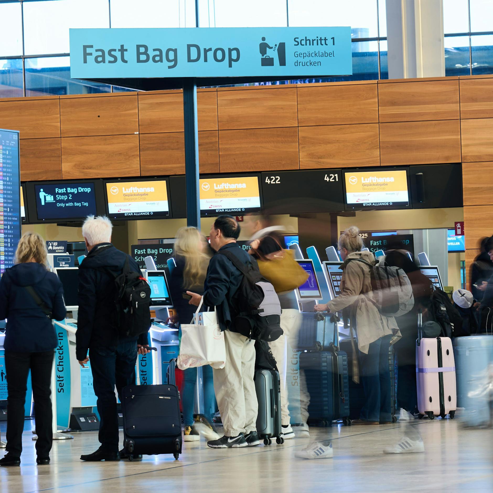 Image - Reisender verursacht Bombenalarm am BER: Passagiere verpassen ihre Flüge