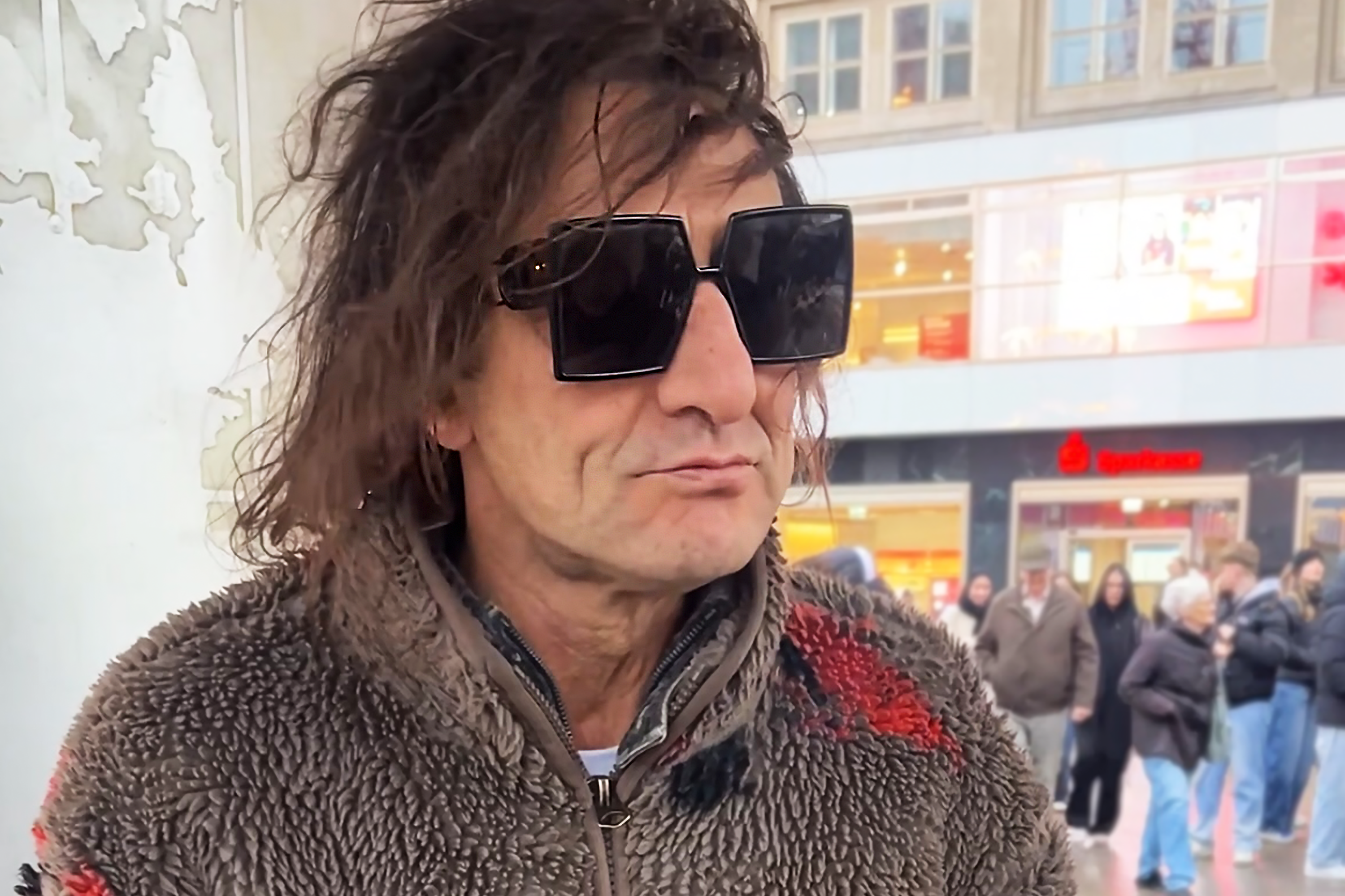 Mr. Berlin Party: Auf dem Alexanderplatz ist er schon ein Superstar