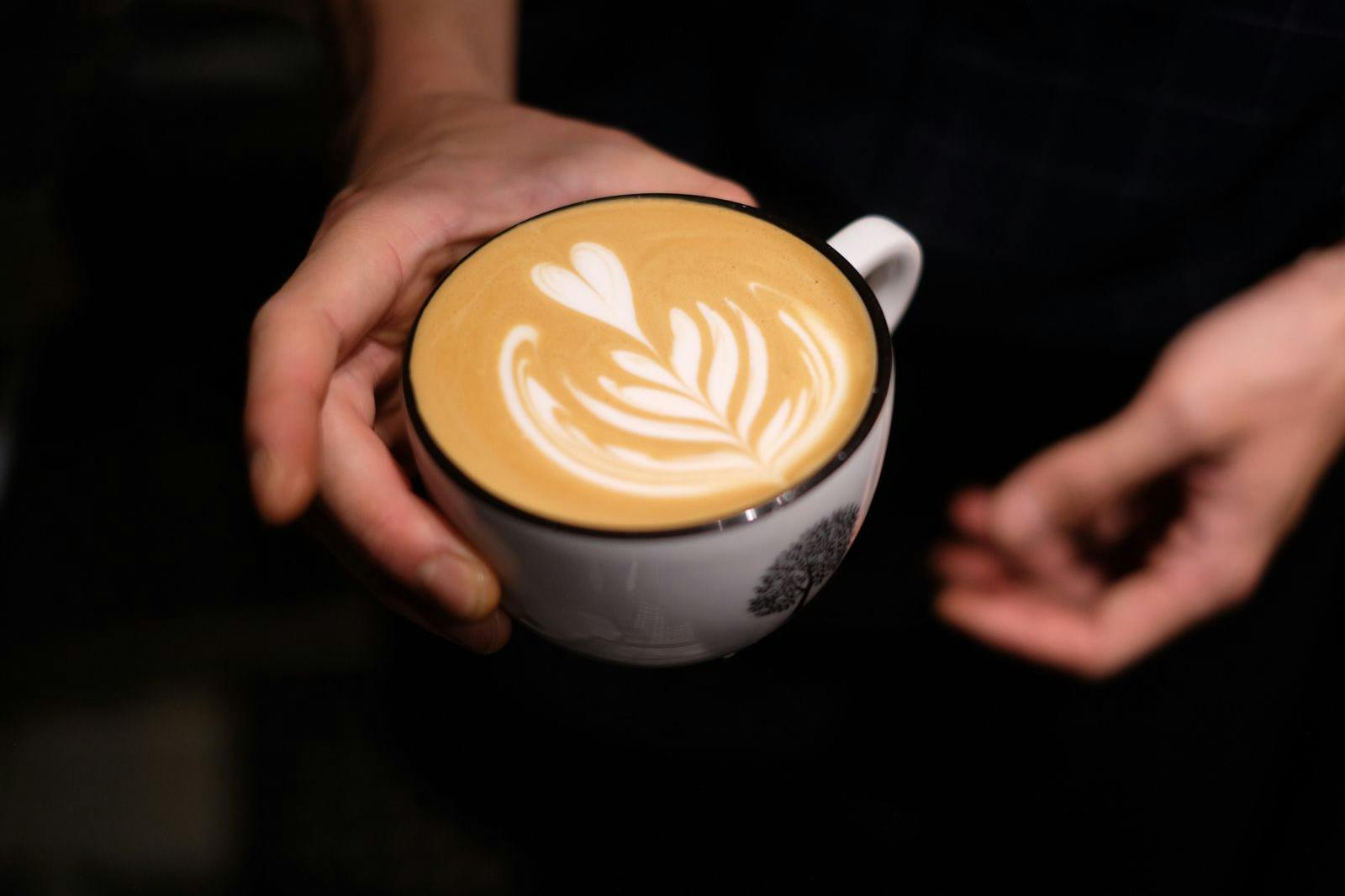 Ein Cappuccino ohne Latte Art? In Berlin ist das heute kaum noch vorstellbar.