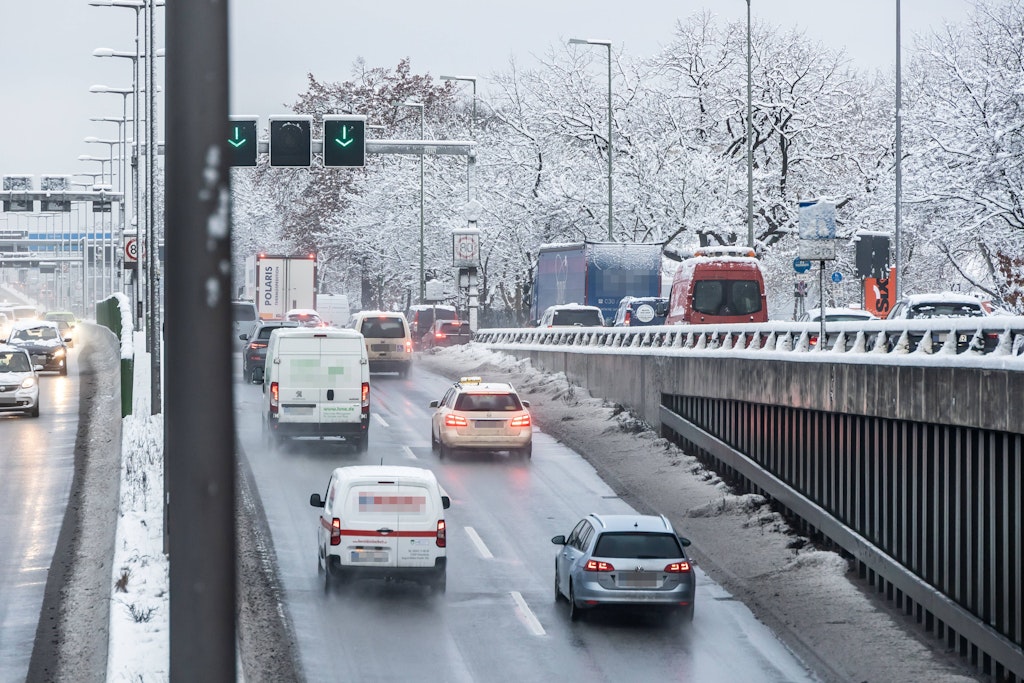Gefahr-im-Schnee-Jedes-f-nfte-Auto-f-llt-durch-den-T-v