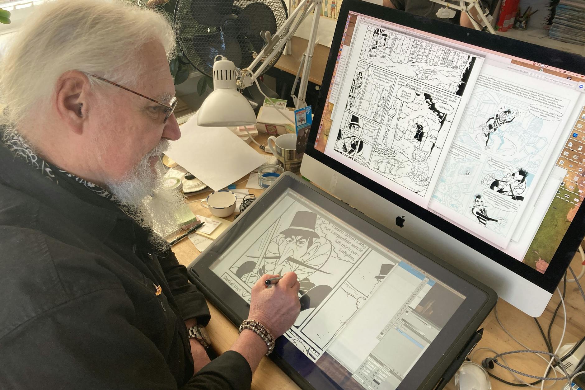 Mosaik-Legende Jörg Reuter: Hier arbeitet er noch an seinen letzten Bildern, die den Bösewicht Don Ferrando zeigen. Im Mosaik-Heft 601, das Ende Dezember erscheint, werden sie zu sehen sein.