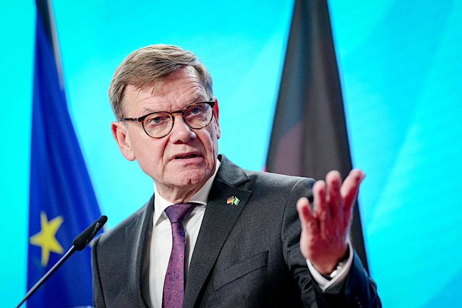 Außenminister Johann Wadephul (CDU) spricht auf einer Pressekonferenz zu Medienvertretern.