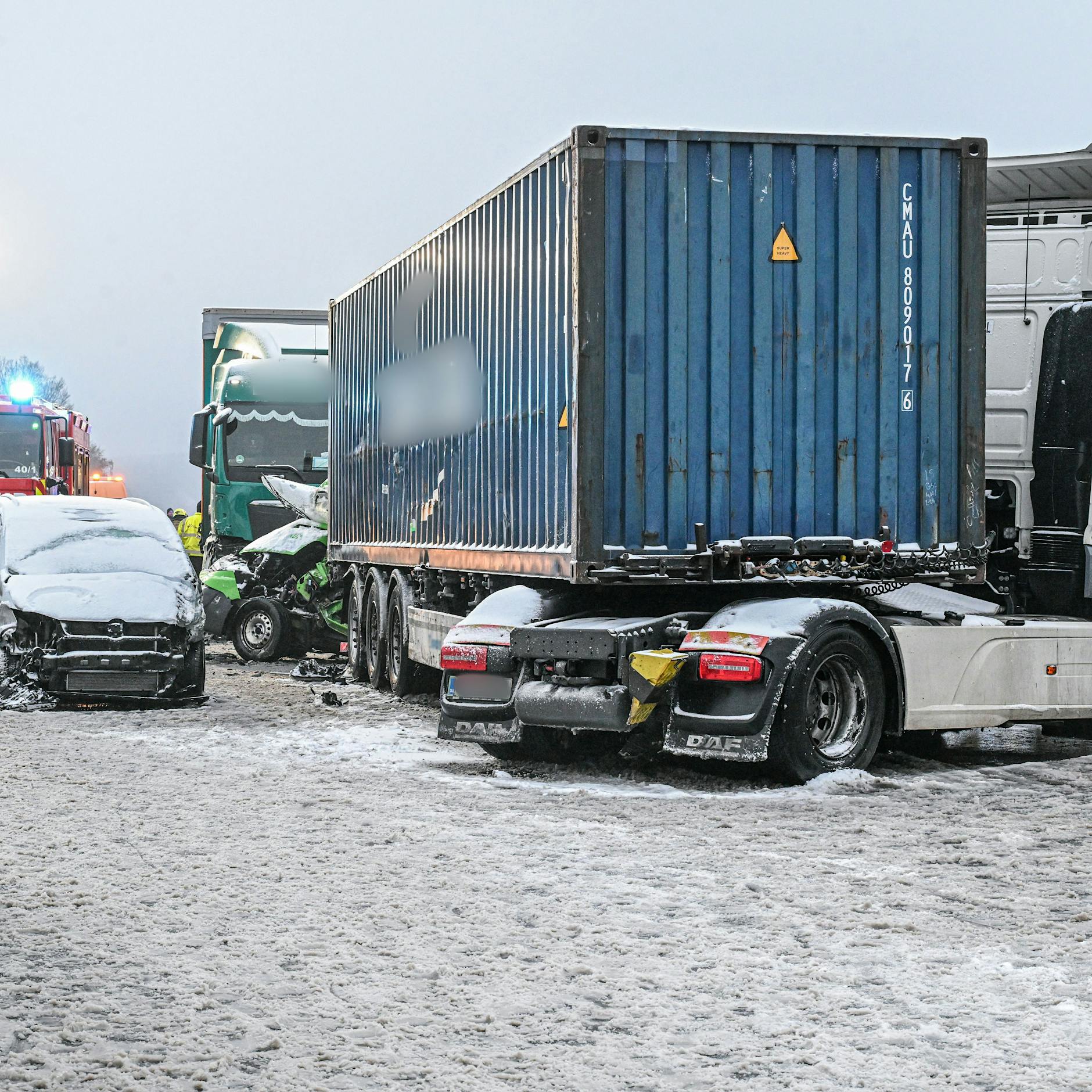 Vier Tote durch Glätte-Schock: Wo es in Deutschland heftig gekracht hat!