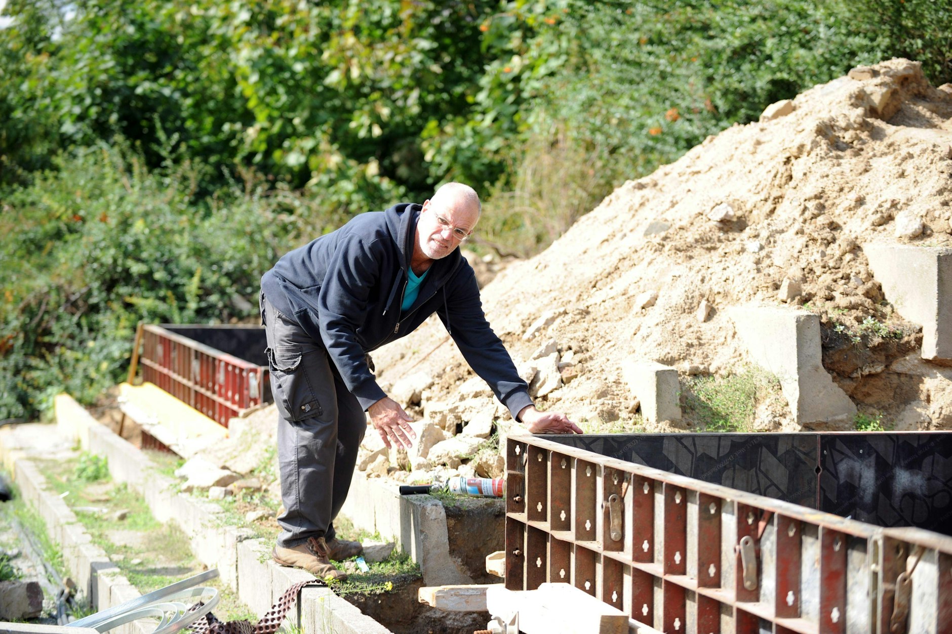 Fanoriginal Kiwi hilft im Sommer 2008 bei der Modernisierung der Alten Försterei. Damals spielte der 1. FC Union in der Dritten Liga.