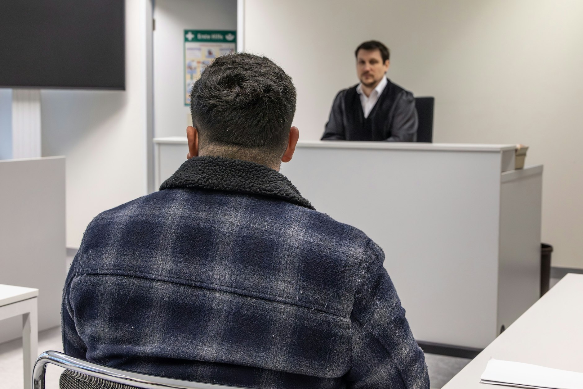 Der Angeklagte vor Gericht. Er wurde zu 2000 Euro Geldstrafe verurteilt.