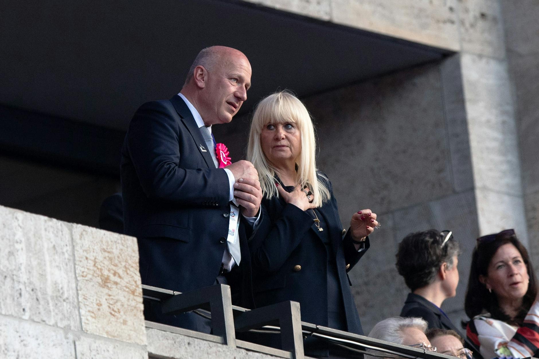 Kai Wegner (CDU), Bürgermeister von Berlin, und Iris Spranger (SPD), Berliner Senatorin für Inneres und Sport, im Olympiastadion. Der Berliner Senat ist für die Olympischen Spiele in Berlin.