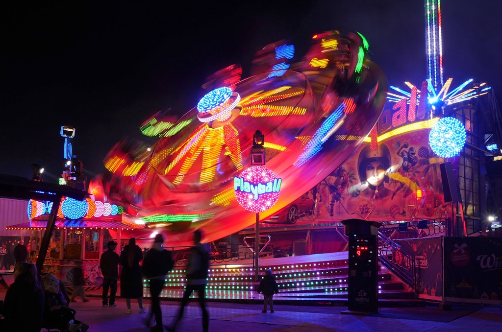 Weihnachtsmarkt-l-dt-2500-Menschen-mit-Behinderung-ein