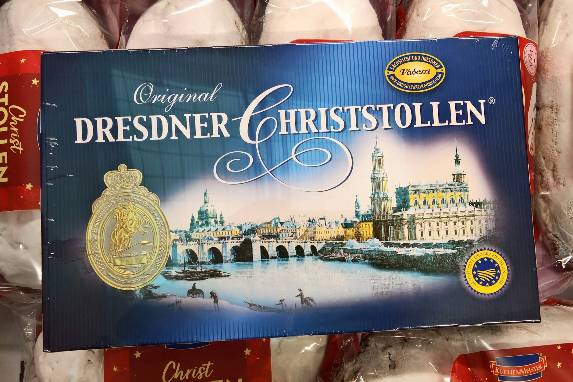 Der Dresdner Christstollen war schon in der DDR beliebt - und darf nur dann so heißen, wenn er auch wirklich in Dresden hergestellt wurde.