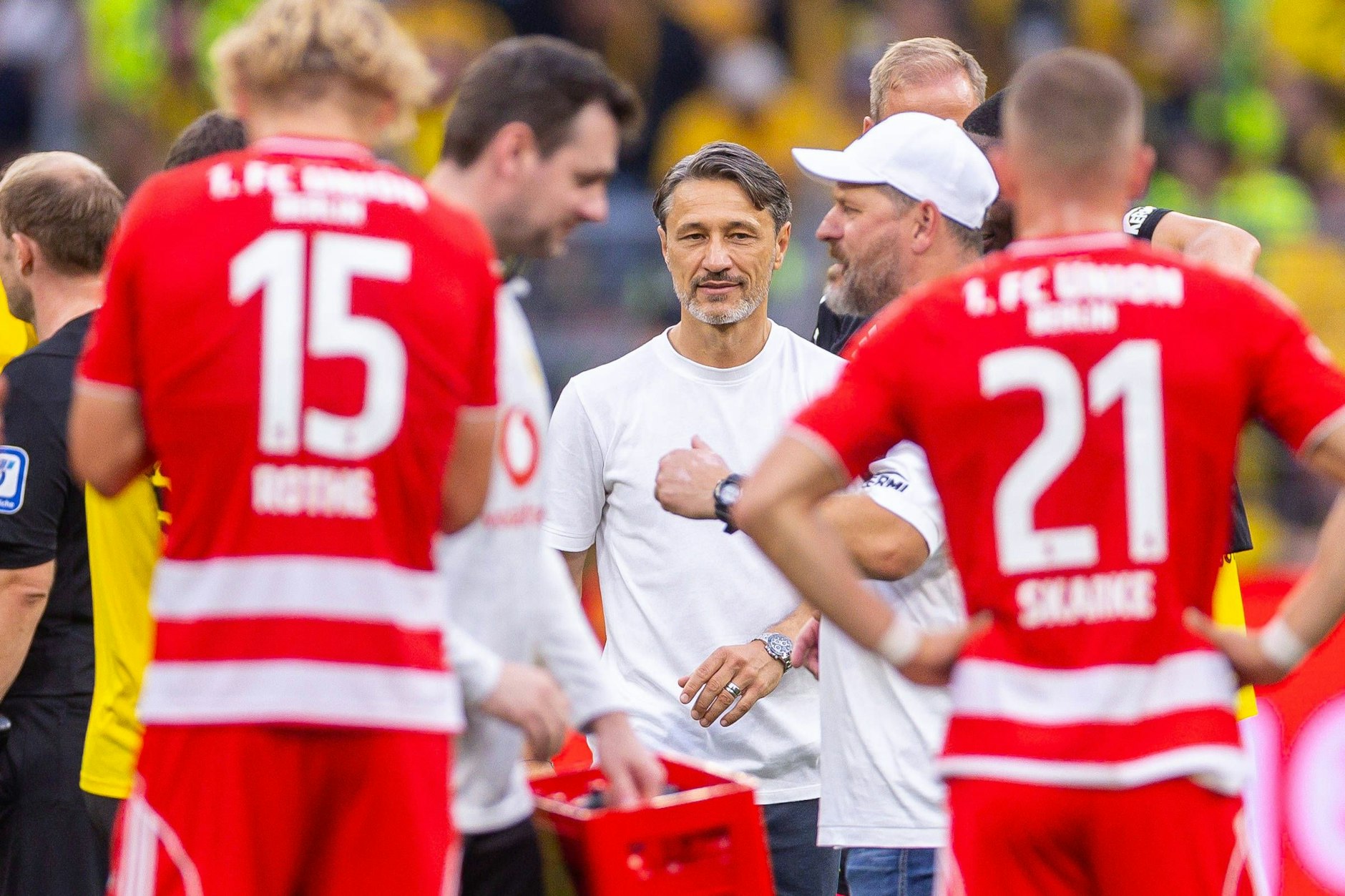 Niko Kovac (Mitte) muss sich als Trainer von Borussia Dortmund spätestens im kommenden Sommer auf einen Abgang von Torjäger Serhou Guirassy vorbereiten.