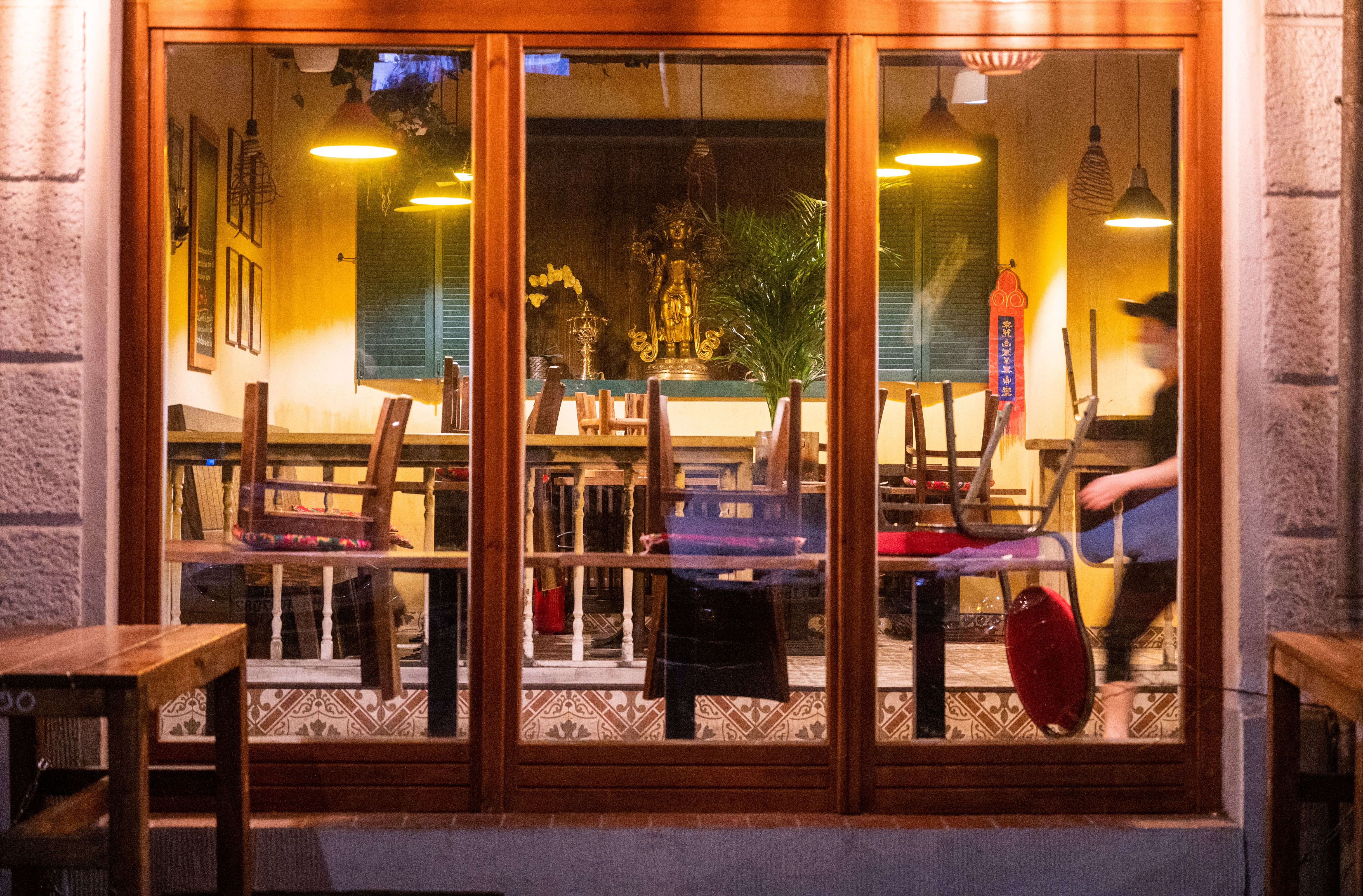 Influencer tritt als Lebensmittelkontrolleur auf: Bezirk Friedrichshain-Kreuzberg warnt Gastronomie