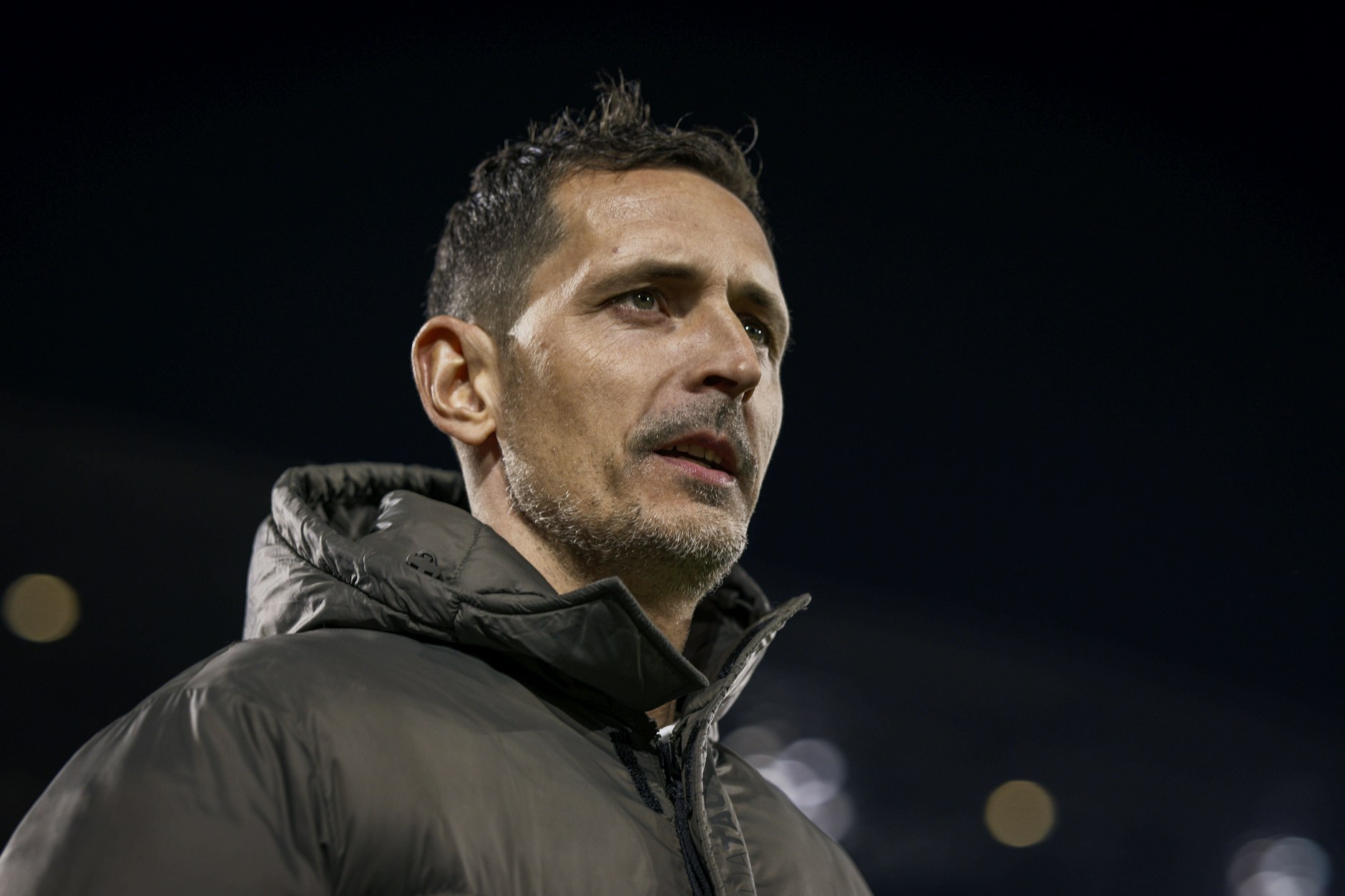 Trainer Dino Toppmöller möchte im Winter noch einen neuen Stürmer für Eintracht Frankfurt haben, legt einem Ex-Herthaner keinen Stein in den Weg.