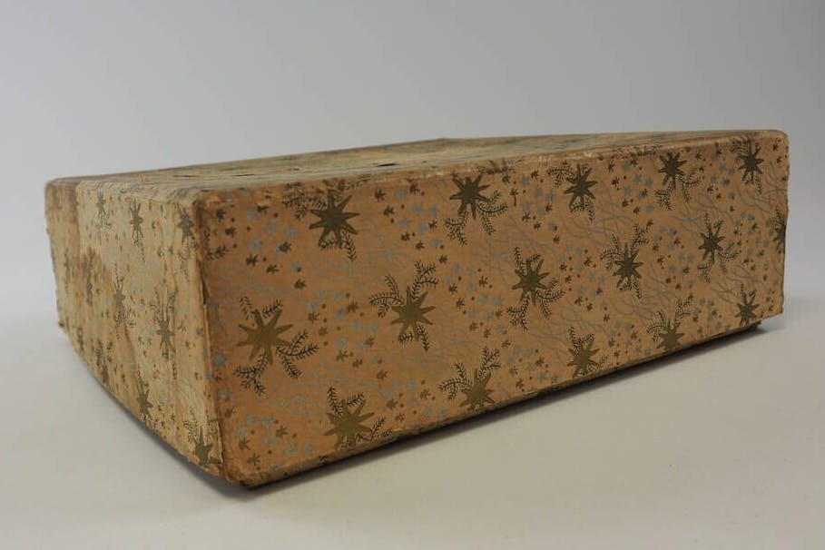 Dieses Westpaket gehört heute zum Fundus des DDR Museum Berlin - und ist heute ein echter Schatz. Der für die damalige Zeit wertvolle Inhalt ist natürlich verschwunden.