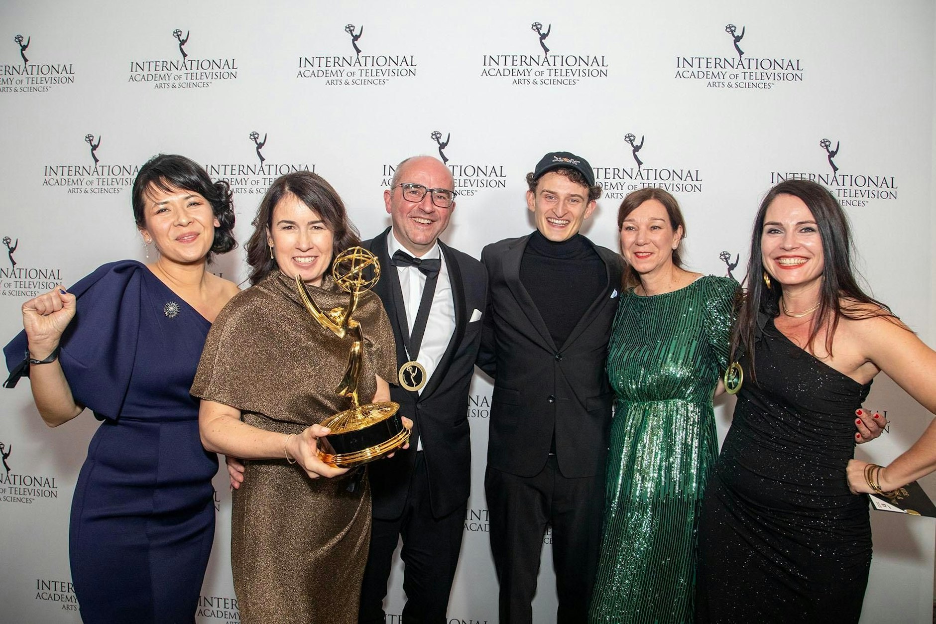 In New York gab es einen Emmy für die in der DDR spielende Serie,,Auf Fritzis Spuren - Wie war das so in der DDR?“. Mit dabei war das Filmteam (von links): Sabine Scheuring, Andrea Gentsch, Ralf Kukula, Julian Janssen, Christina Herssebroick und Anke Lindemann.