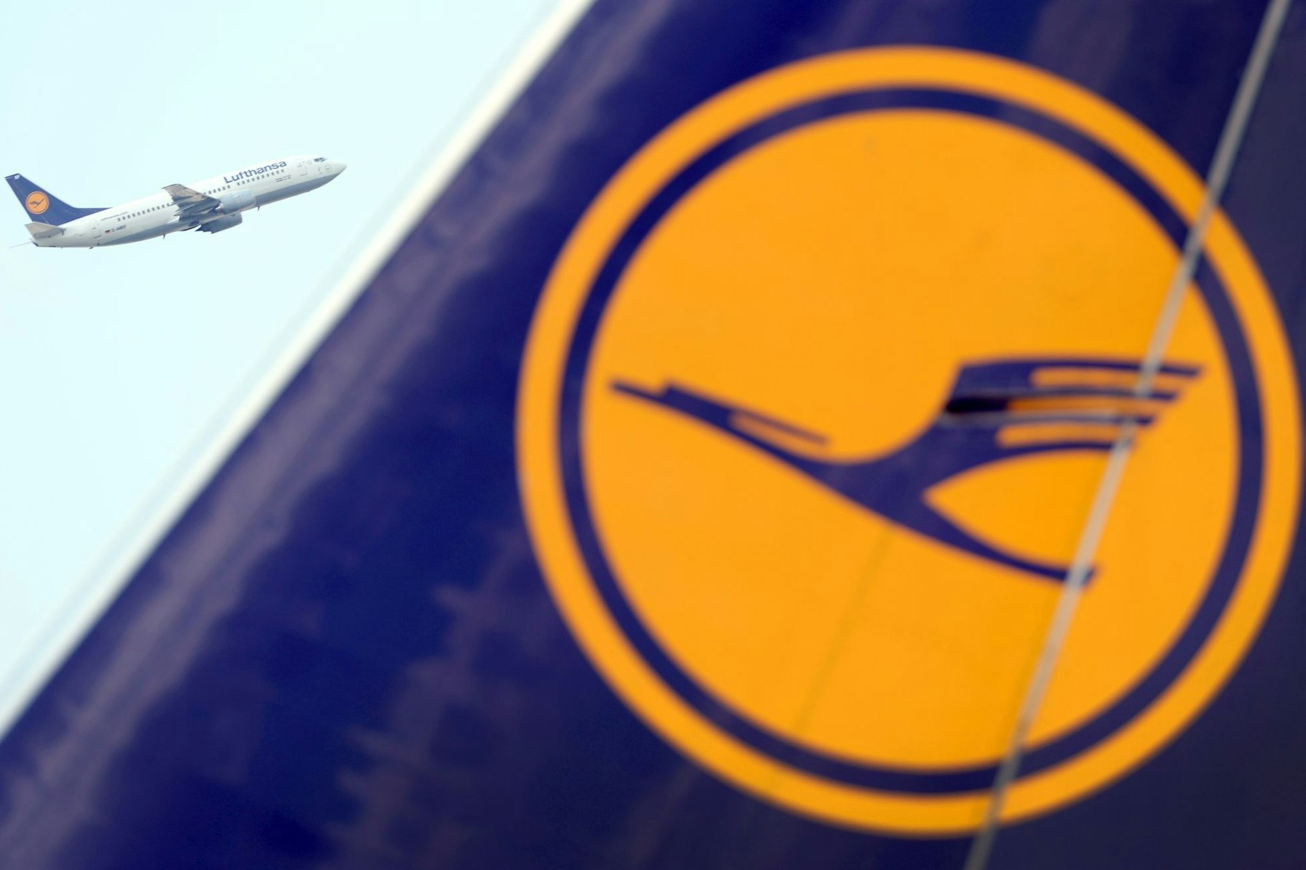Nach den Aktionen der Klima-Aktivisten kennt die Lufthansa keinen Spaß.