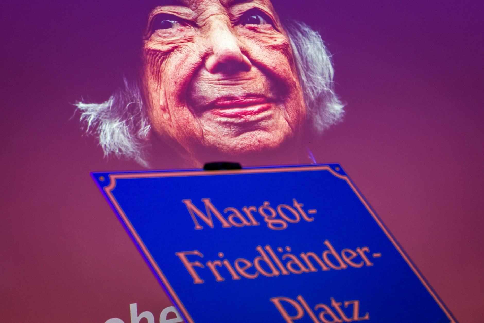 In nordrhein-westfälischen Menden gibt es ihn schon, einen Margot-Friedländer-Platz. Berlin bekommt ebenso einen Platz, der an die Holocaust-Überlebende erinnert.