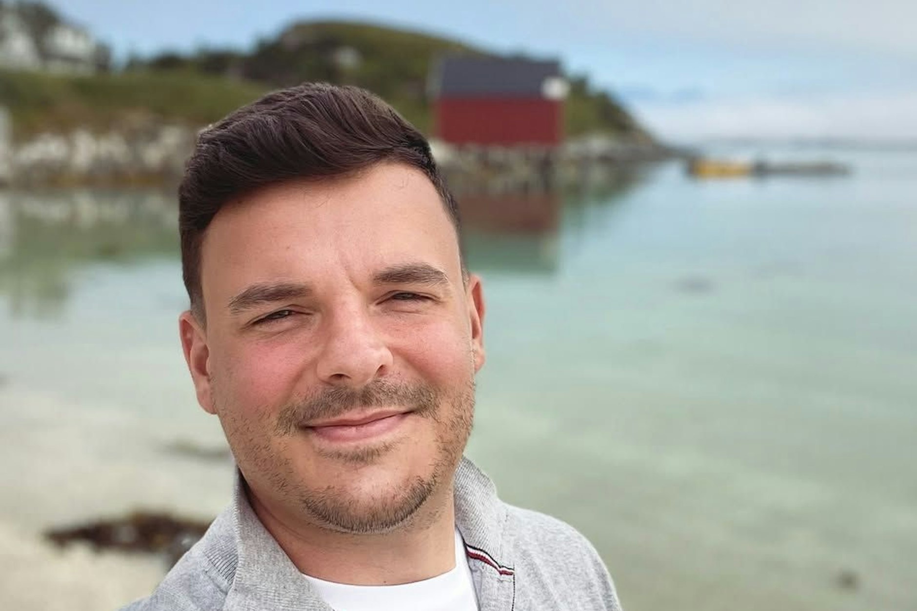 Sein YouTube-Kanal heißt „Gewitter im Kopf – Leben mit Tourette“ und erreichte zwei Millionen Follower. Nun ist Jan Zimmermann an einem epileptischen Anfall gestorben.