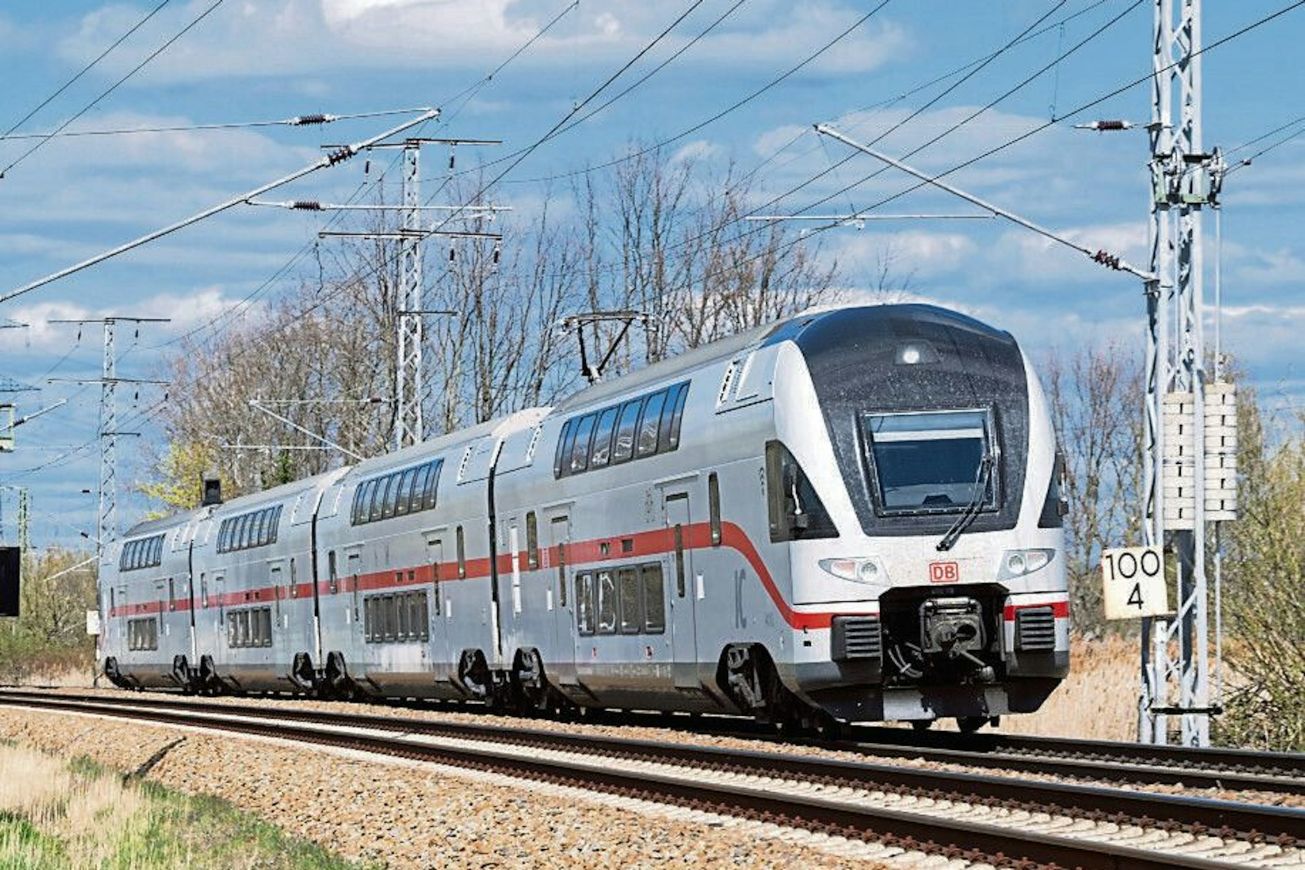 Neuer Bahn-Fahrplan für Berlin: Deutschlandticket fliegt aus IC und ICE