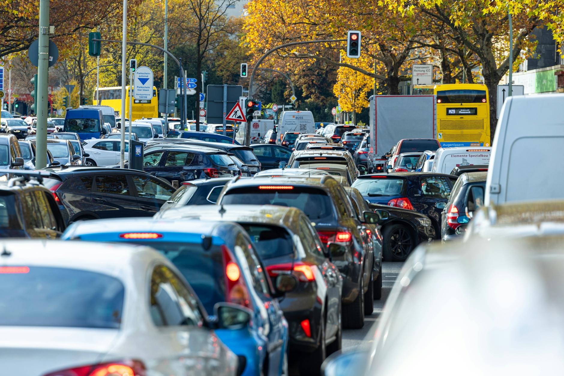 Die Verkehrsinformationszentrale Berlin warnt für Dienstag vor einigen neuen Baustellen und Stau-Fallen.