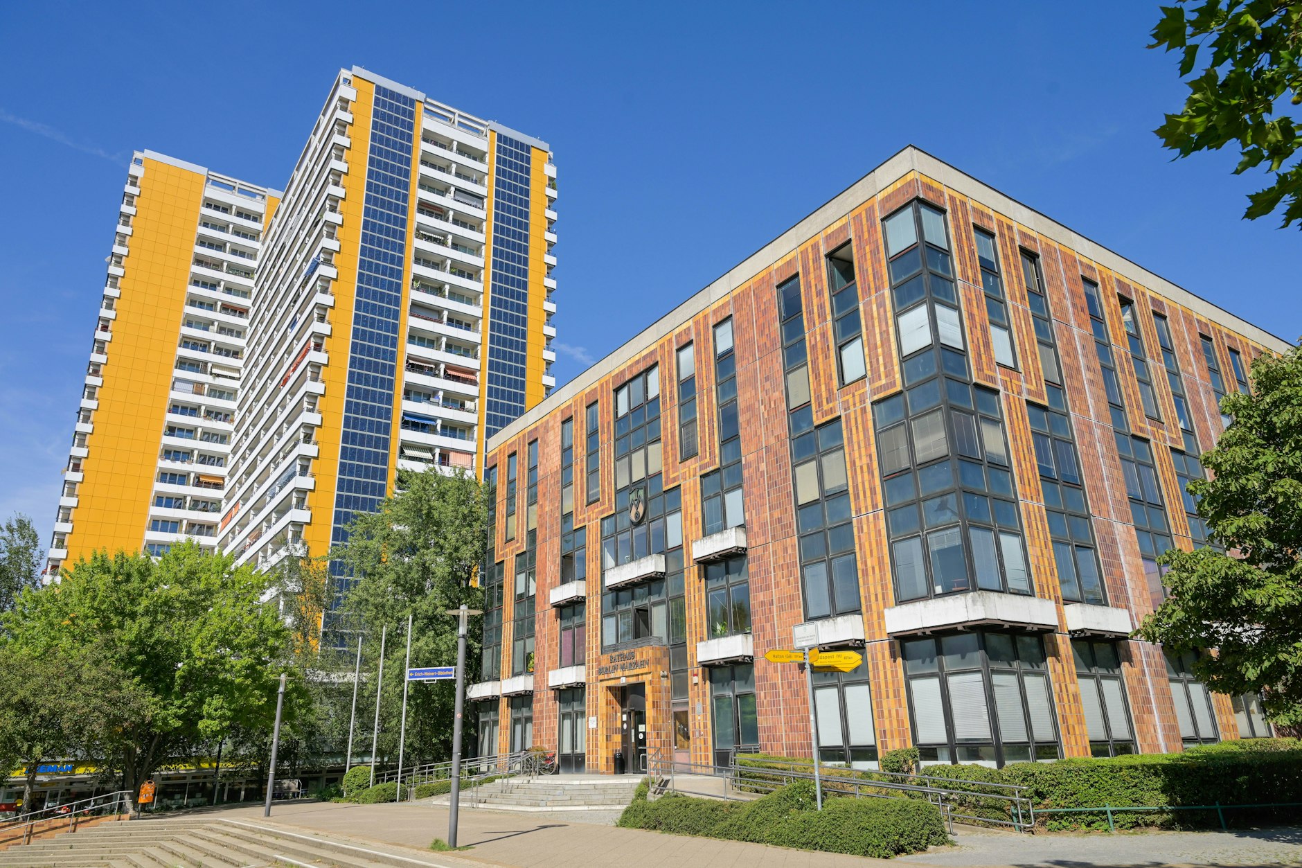 Das Rathaus von Marzahn-Hellersdorf am Helene-Weigl-Platz