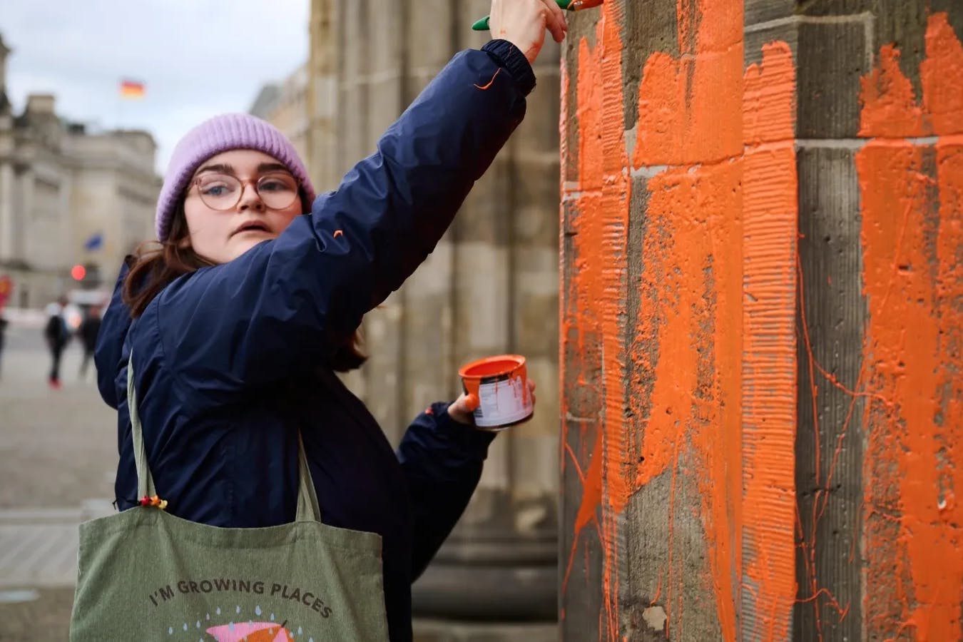 Lilli Gomez beschmierte auch das Brandenburger Tor - bekam dafür einen Freispruch.