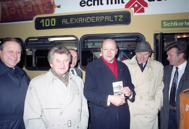 Image - Kannte man im Westen den Alex nicht? Peinlicher Premieren-Fehler bei der Buslinie 100