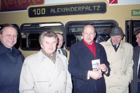 Katten man im Westen den Alex nicht? Peinlicher Premieren-Fehler bei der Buslinie 100