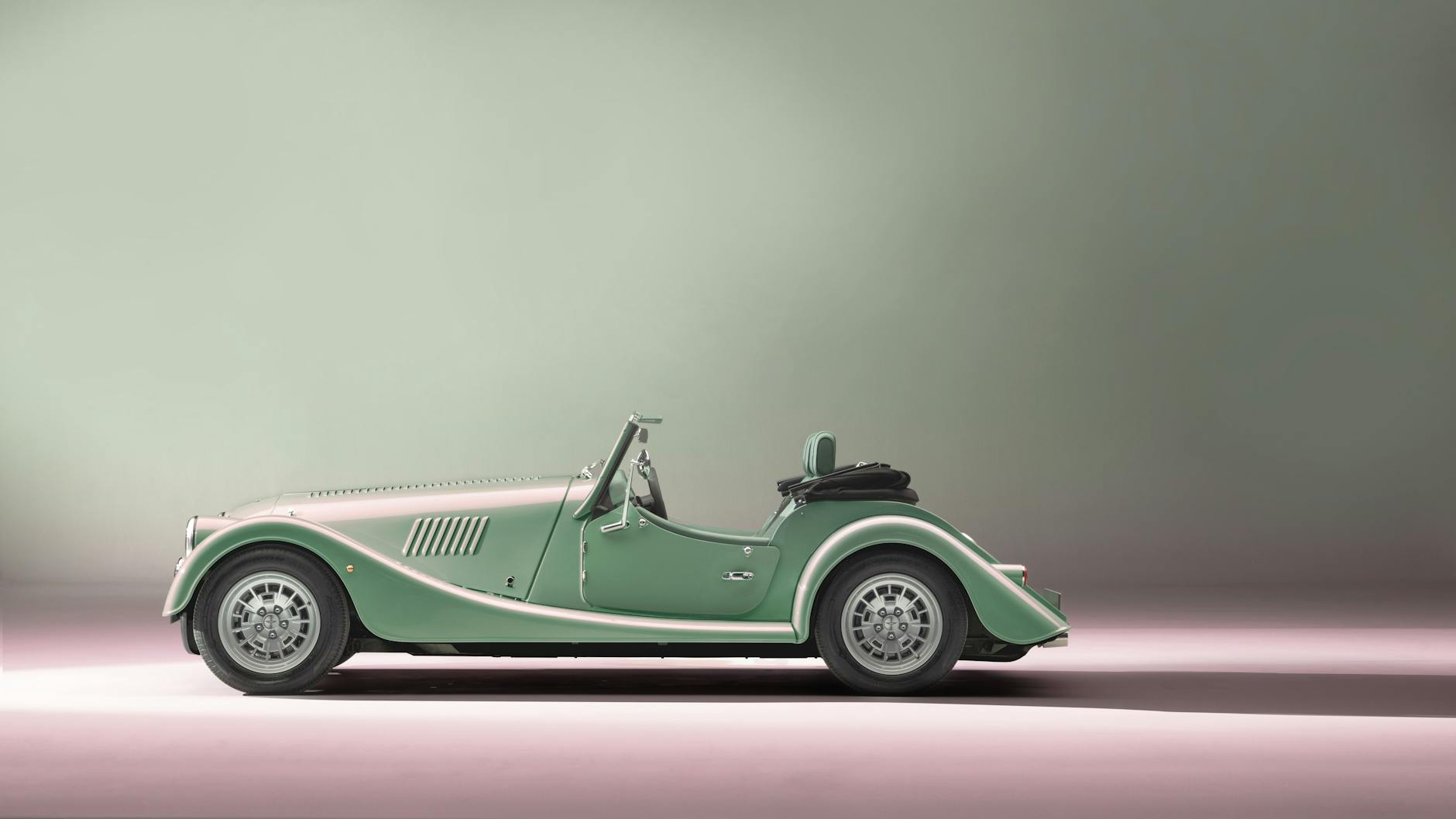 Traumschön: Seit 75 Jahren wird der Morgan Plus 4 weitgehend unverändert produziert.