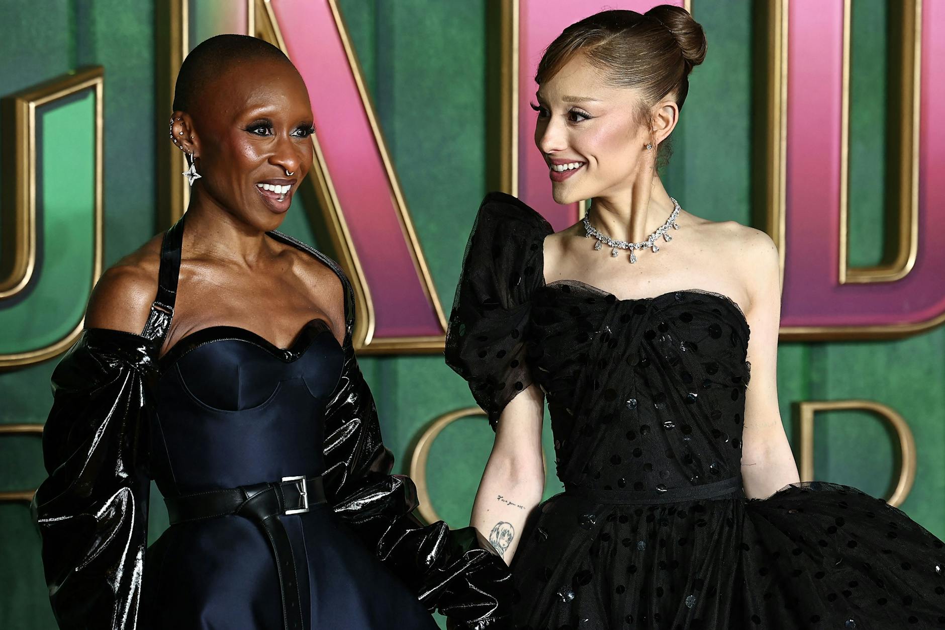 „Wicked: For Good“-Premiere in London: die Hauptdarstellerinnen Cynthia Erivo (li.) und Ariana Grande auf dem roten Teppich