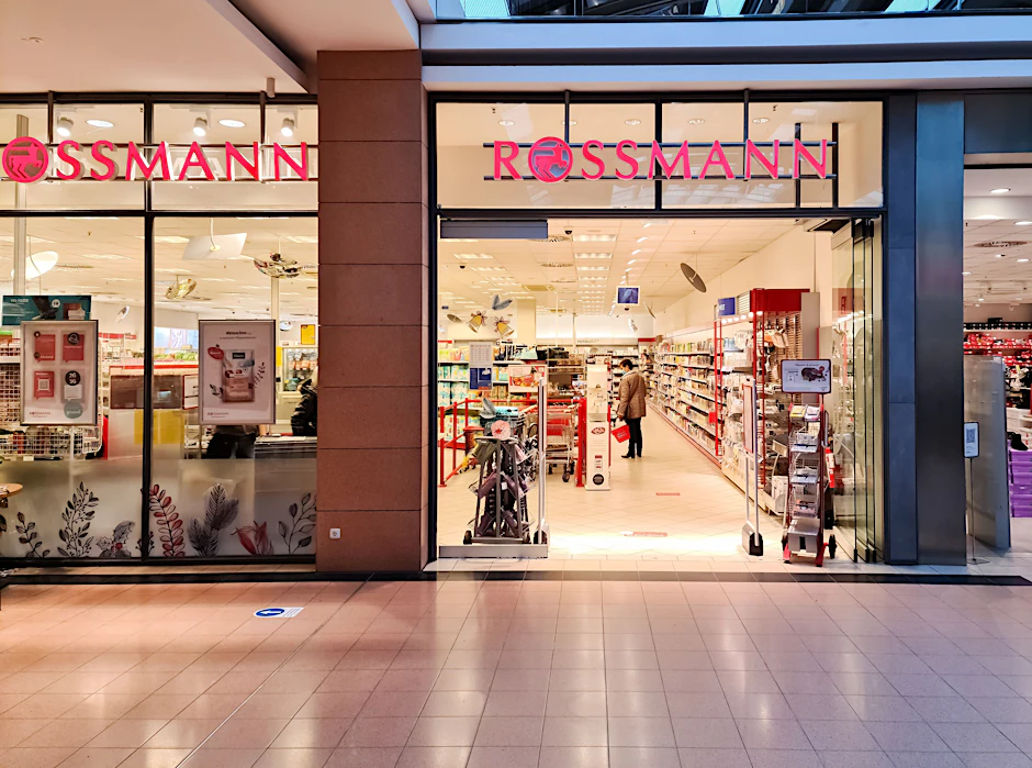 Der Verband der Familienunternehmer gibt seine Brandmauer-Politik auf und Rossmann zieht Konsequenzen.