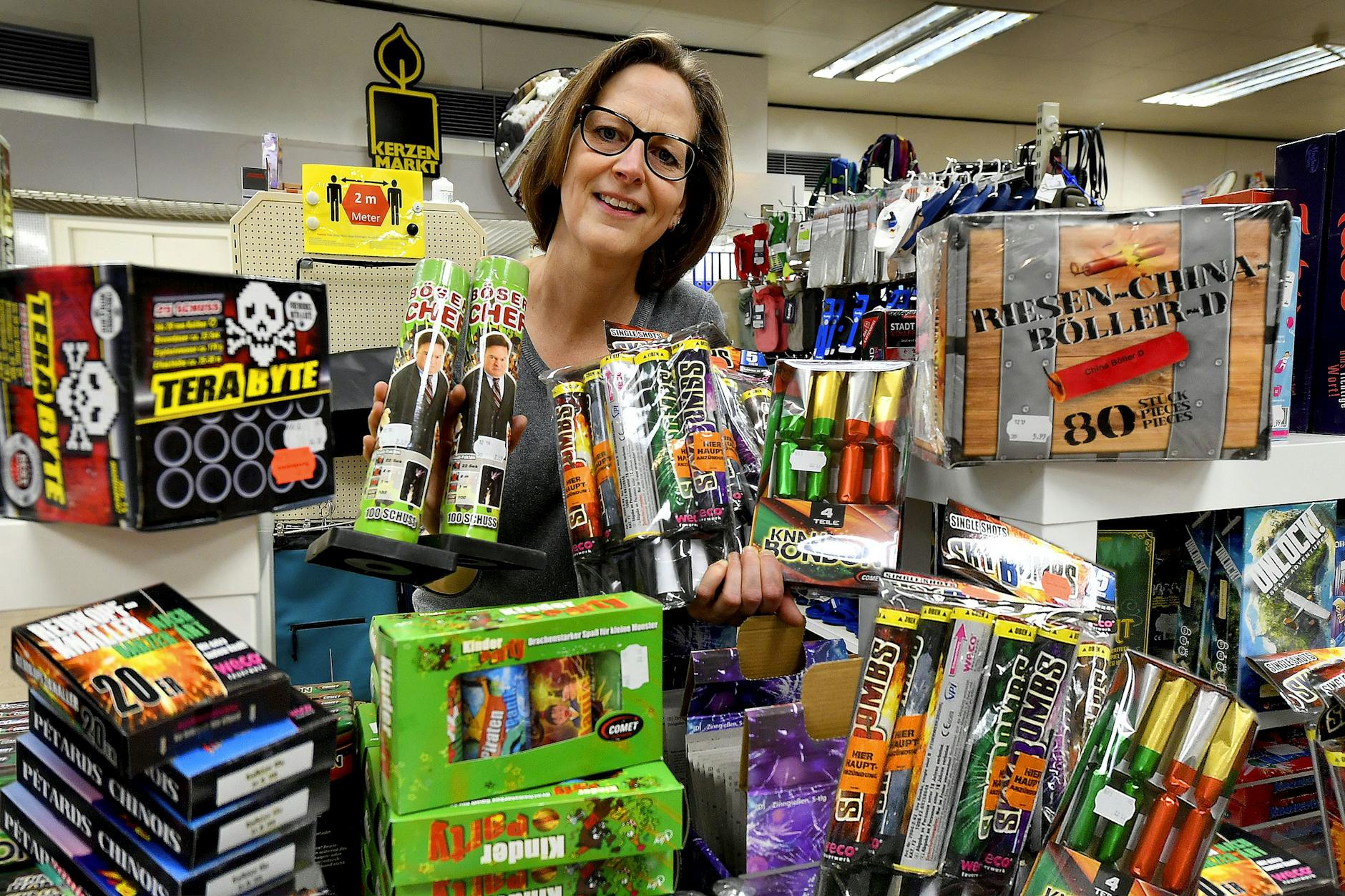 Beim Feuerwerk greifen die Deutschen nur zu gern zu, Händler freuen sich auf die Verkaufstage. Doch die Rufe nach einem Böllerverbot werden immer lauter.