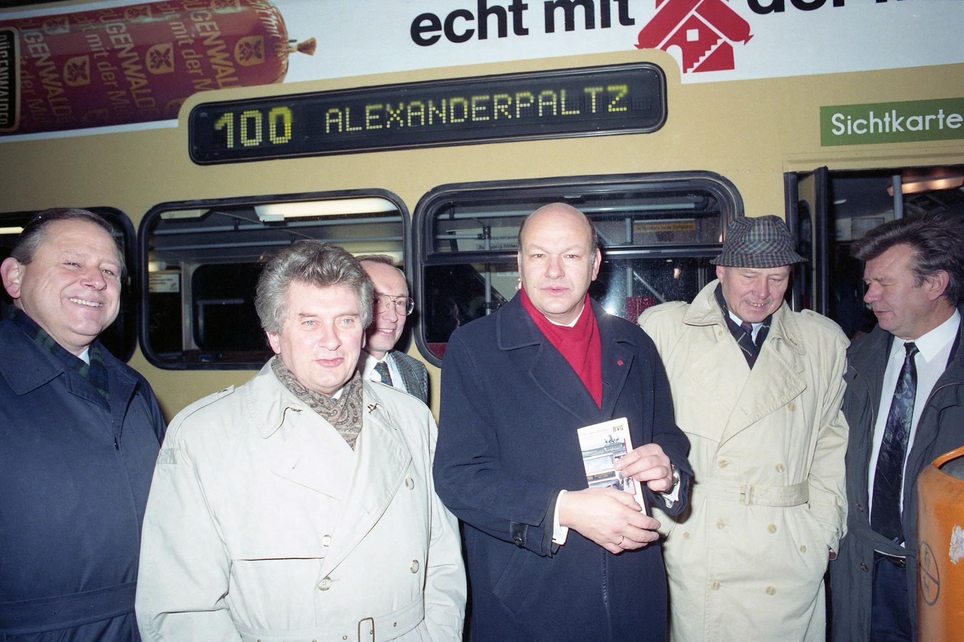Happy Birthday, Linie 100! So wurde der BVG-Bus zur Ost-West-Legende