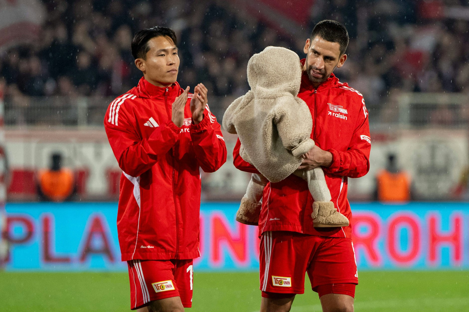 Eiserner Glücksbringer: Die Tochter von Rani Khedira weiß, wie sie den Mittelfeldchef des 1. FC Union zur Höchstform kitzelt.