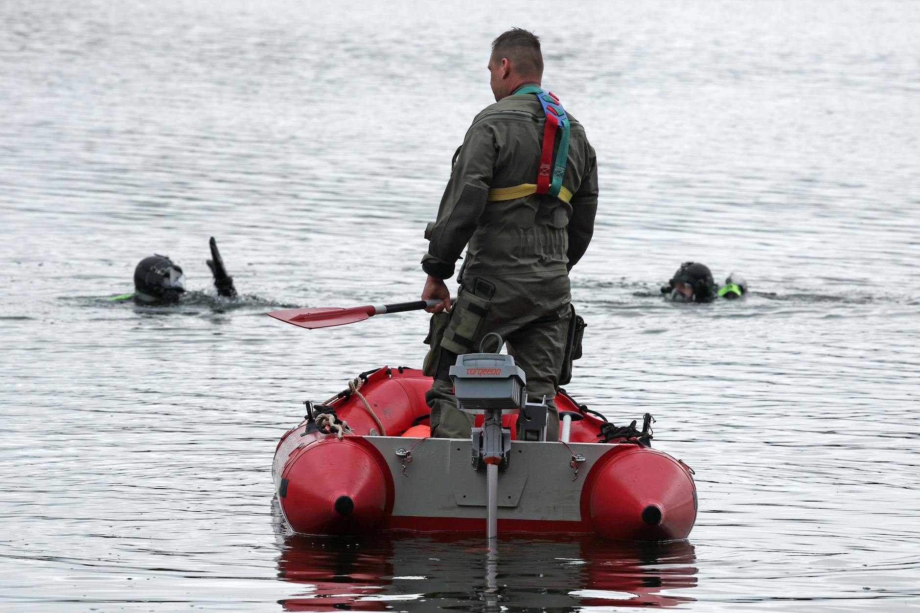 Auch Boote waren im Einsatz, als nach dem Verschwinden von Fabian aus Güstrow nach dem Jungen gesucht wurde.