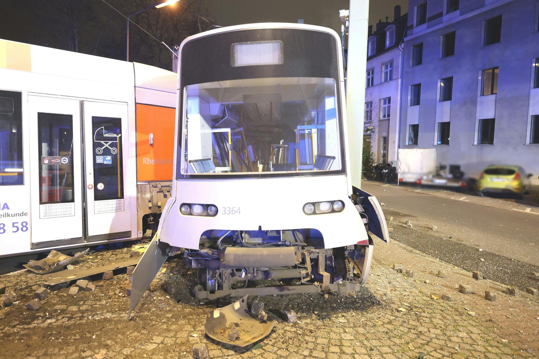 13 Menschen wurden bei dem Tram-Unfall in Düsseldorf verletzt.