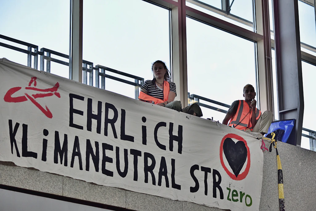 “Last Generation” activists must pay €403,000 in damages to Lufthansa