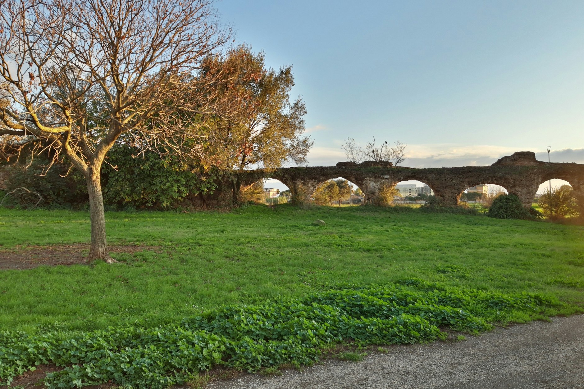 Der Park im römischen Stadtteil Tor Tre Teste. Hier wurde eine 18-Järige von einer Gruppe Männer vergewaltigt.