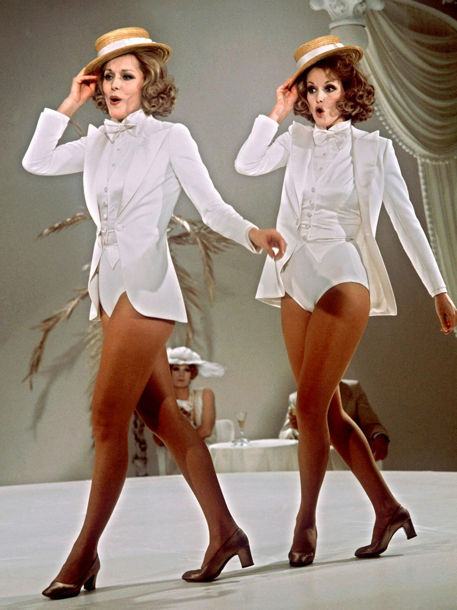 Schon als junge Frauen standen Alice und Ellen Kessler gemeinsam auf der Bühne. Hand in Hand gingen sie in der vergangenen Woche in den Tod.