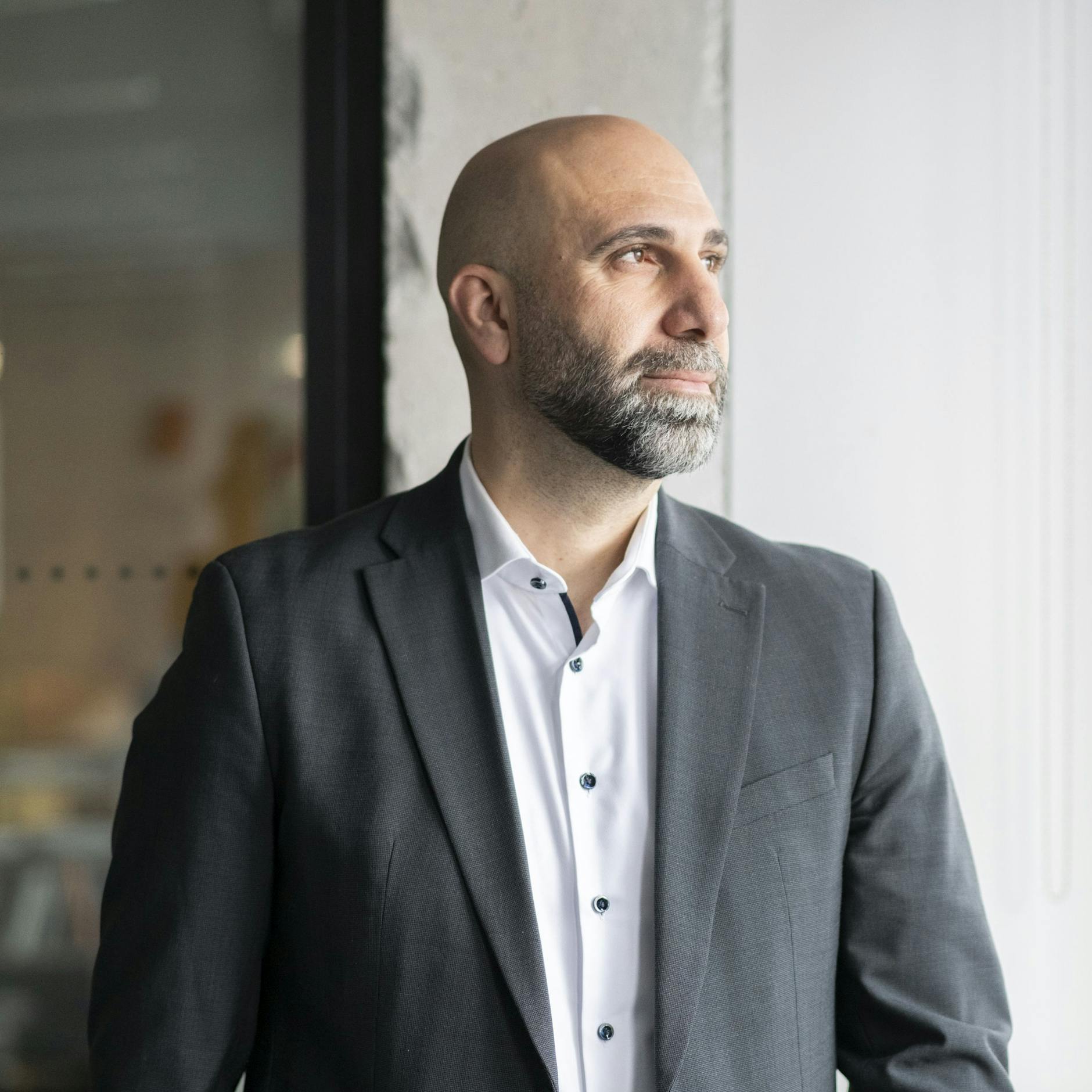 Image - Ahmad Mansour im Interview: „Dass ich diese Frage beantworten muss, zeigt, wie absurd die Lage ist“