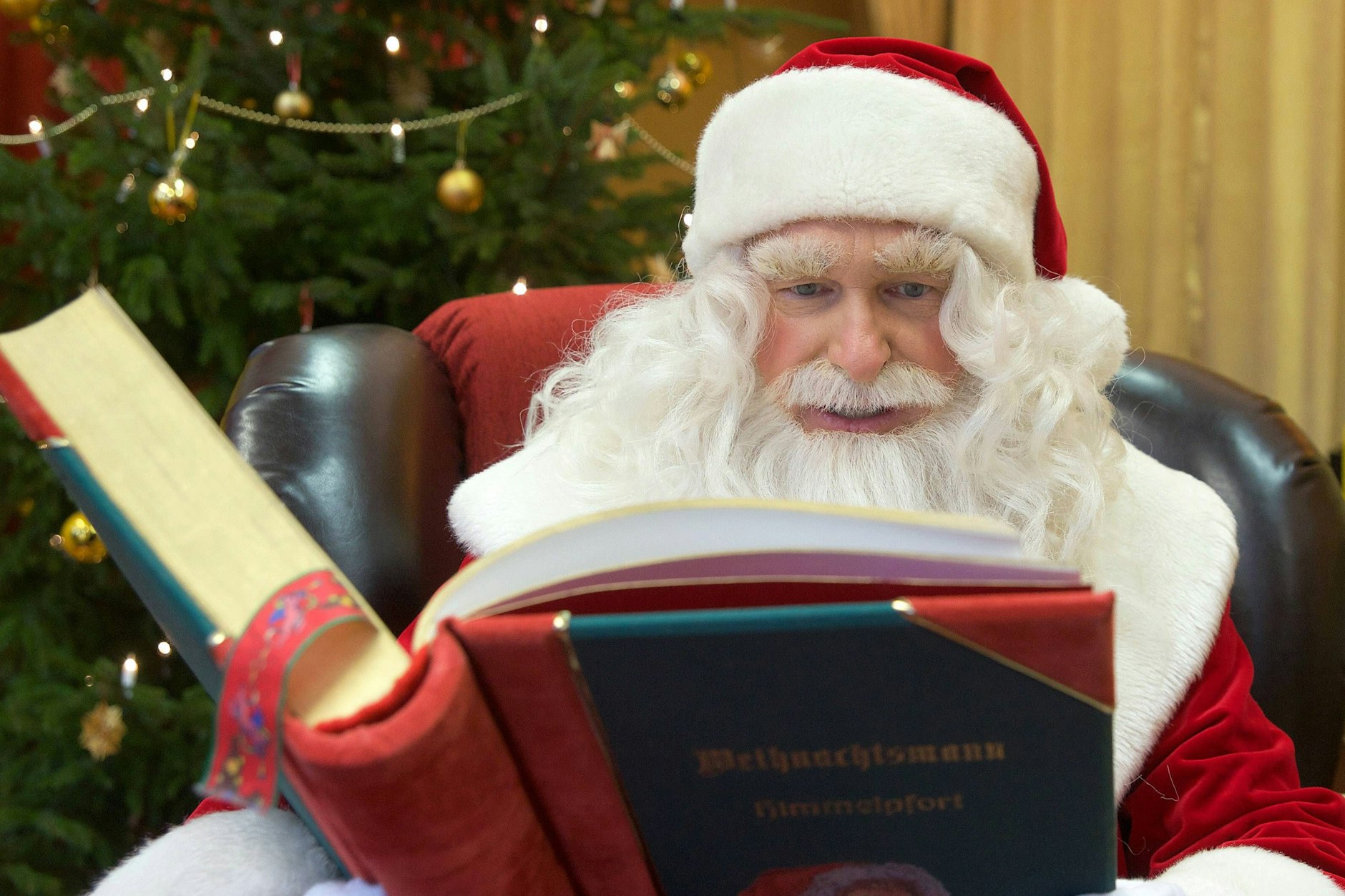 Der Weihnachtsmann ist auch persönlich in der Weihnachtspostfiliale Himmelpfort unterwegs. Die Besucher können ihn dort treffen.