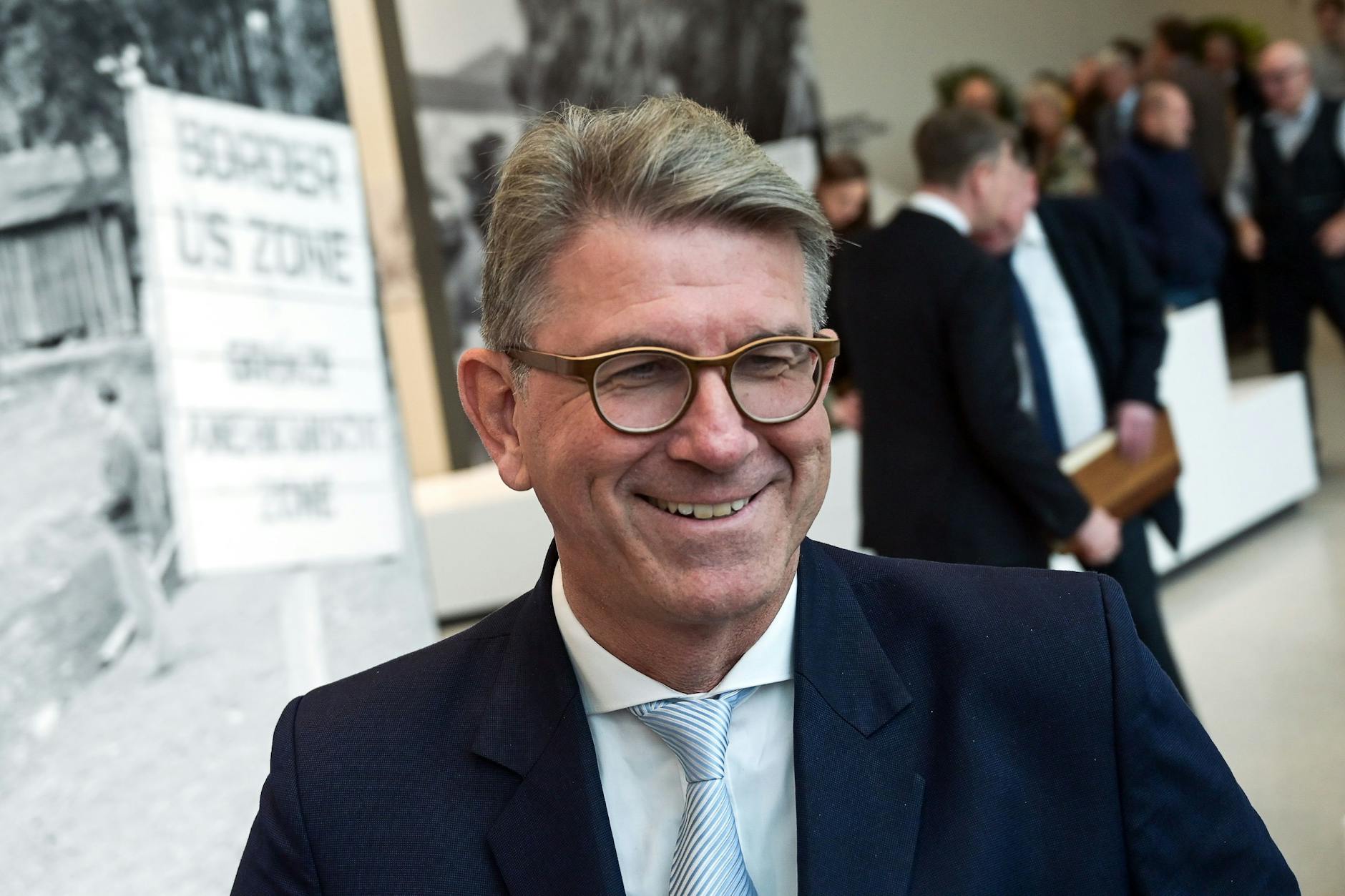 Wolfram Weimer hat als junger Mann den Gedichtband „Kopfpilz“ verfasst.