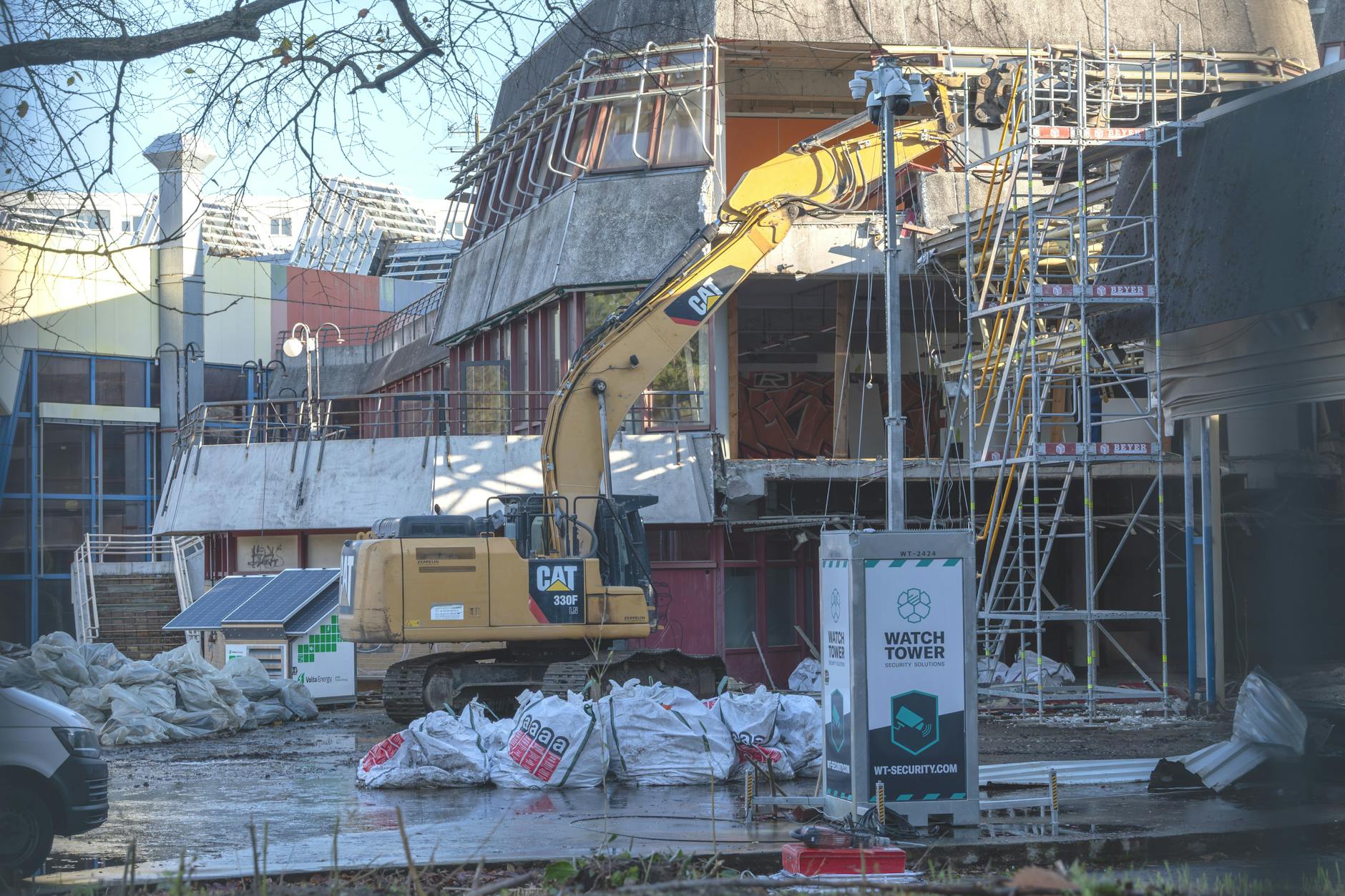 Bagger wüten am SEZ und der Bausenator sagt: Das ist kein Abriss